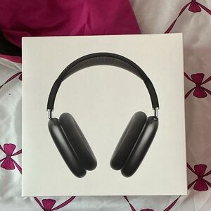 Apple Over-Ear Headphones in Black